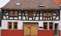 Fachwerkfassade mit neuem Tor